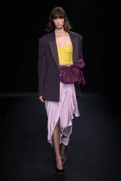 Look 50